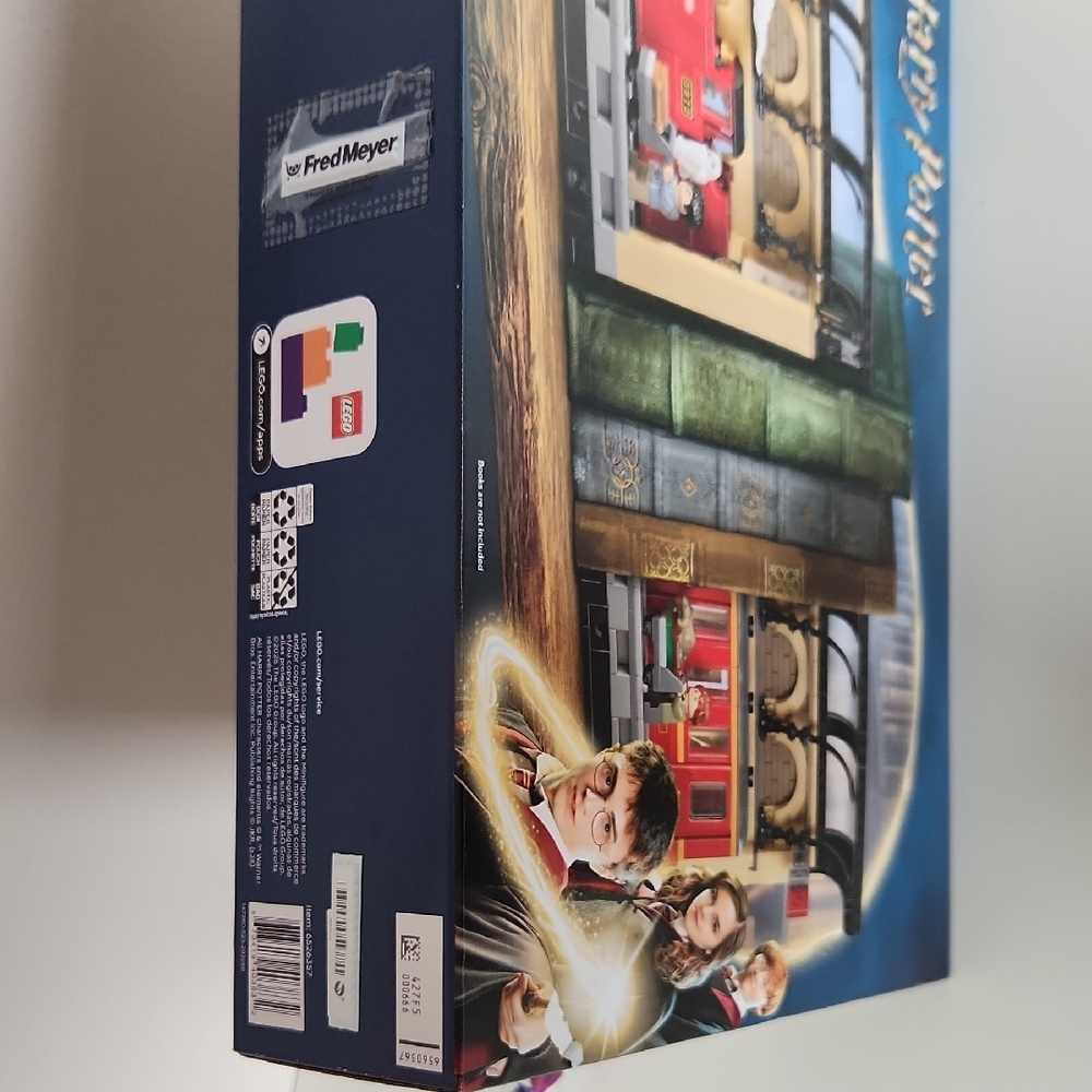 Lego Harry Potter Hogwarts Express Book Nook Set - Red, Black, Tan - Picture 5 of 8